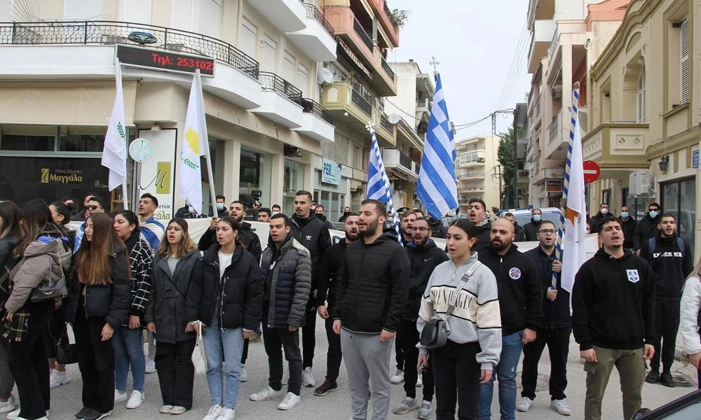 Πορεία προς το Τουρκικό Προξενείο από Κύπριους της Κομοτηνής